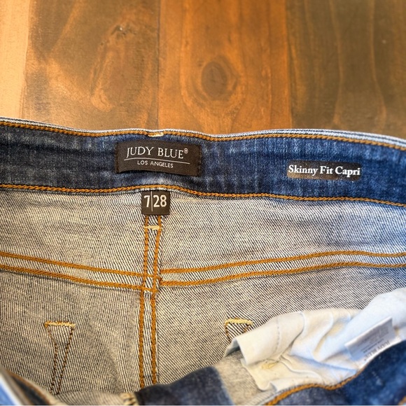 Judy Blue Skinny Fit Capri - Picture 3 of 6